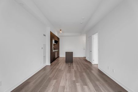 For Lease - 2 David Eyer Road Unit# 1428, Richmond Hill, Ontario - Photo 2