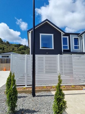 * First week rent FREE * Wainuiomata, 3 bedrooms - Photo 3