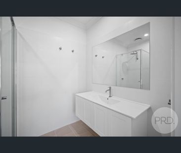 2/33 Blamey St, Turvey Park, NSW 2650 - Photo 4