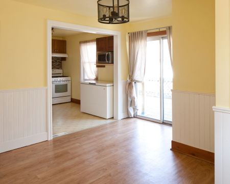 For Lease - 40 Lippincott Street, Toronto, Ontario - Photo 3