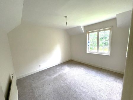 A detached 4 bedroom cottage in the quiet village of Wintringham in close proximity to Malton, Scarborough and York. Lakeside Cottage benefits from a good sized rear garden and off street parking. Min 12 months tenancy. - Photo 4