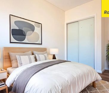 CONTEMPORARY THREE BEDROOM TOWNHOUSE IN MOST SOUGHT AFTER LOCATION - Photo 2