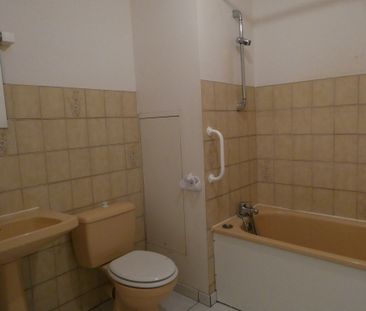 Location Appartement 1 pièce 32m² CHATEAUBRIANT 44110 - Photo 3