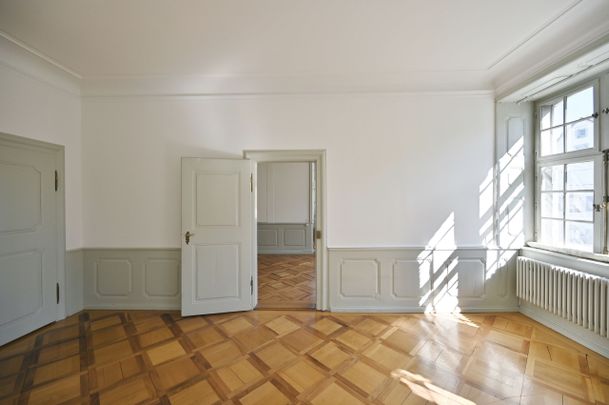 COUNTRY HOUSE IN THE HEART OF RIEHEN – LIVING WITH HISTORY AND CHARACTER - Foto 1