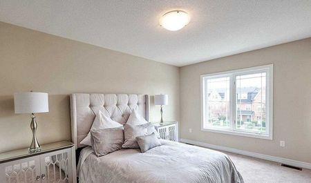 For Lease - 28 Waterstone Way, Whitby, Ontario - Photo 4