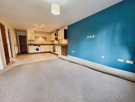 2 bedroom Flat To Let - Photo 2