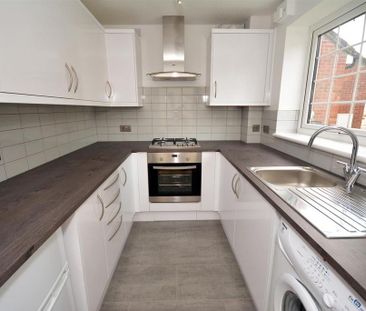 2 bedroom end of terrace house to rent - Photo 4