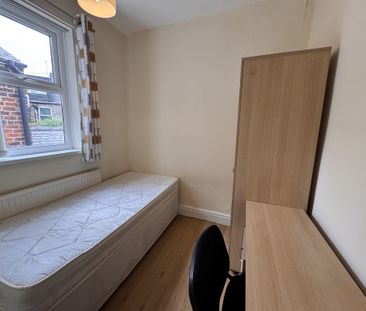 Brownlow Street, The Groves - P1004 - Photo 2