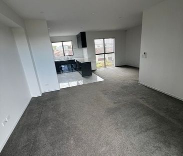 4 Bedrooms + Double Garage - Prime Location - Photo 2