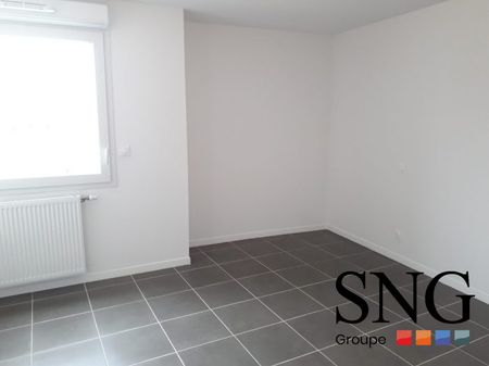 T2 AVEC LOGGIA ET PARKING - Photo 2