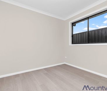 Spacious Two bedroom Granny Flat close to Public Transport and Schools - Photo 4