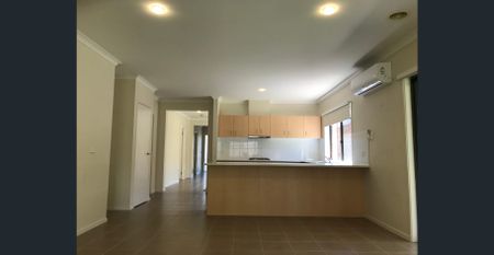 4 bedroom, plus study - GREAT location - Photo 4