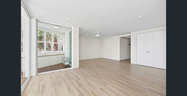 Harbour Views, Refined Waterfront Living - Photo 1