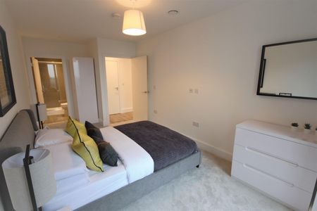 Sandown House, 124 High Street, Staines-Upon-Thames,TW18 - Photo 3