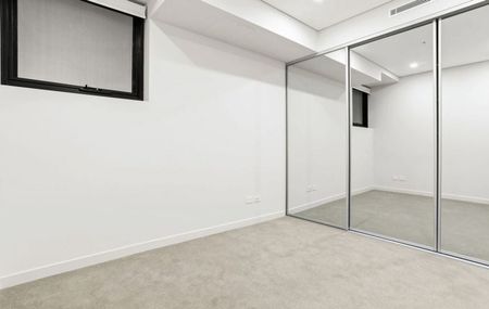 Modern one Bedroom Urban Retreat - Photo 4