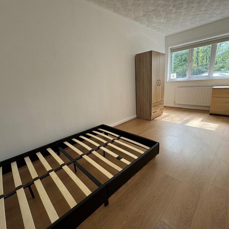 1 bedroom in a house share to rent - Photo 1