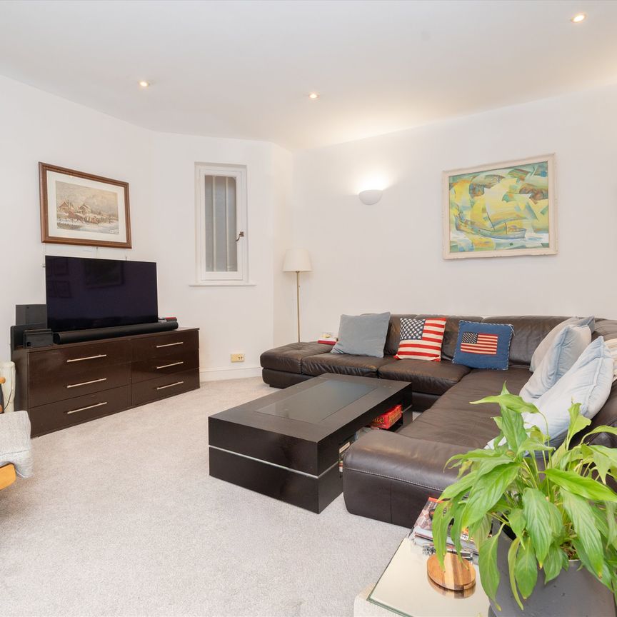 Nevern Mansions, Earls Court, SW5, London - Photo 1