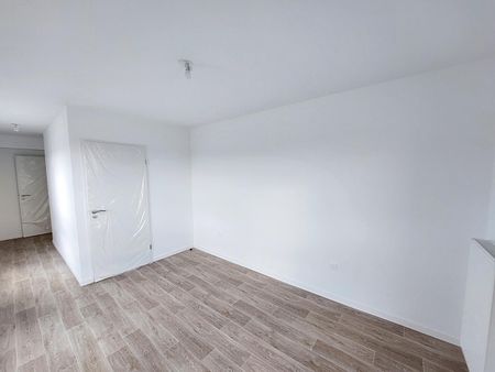 location Appartement T4 DE 84.4m² À POITIERS - Photo 2