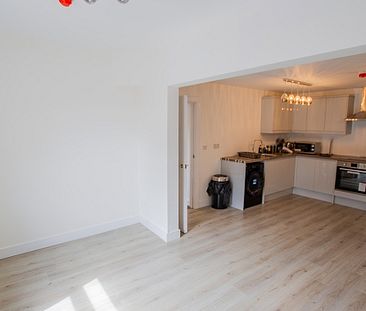 Fantastic Recently Renovated 5 Bed Student House - Photo 1