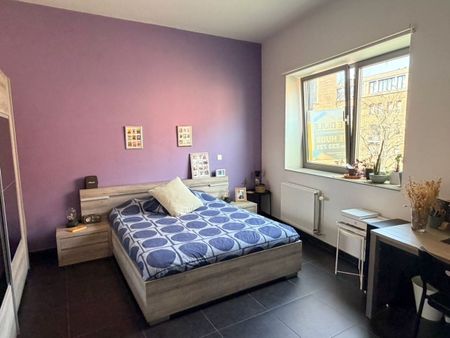Centraal gelegen bemeubeld appartement MET autostaanplaats - foto 4