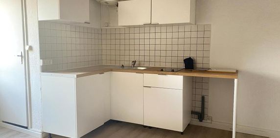Location Appartement 1 pièce 25m² SETE 34200 - Photo 2