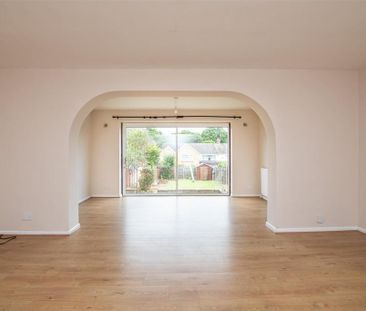 3 bedroom detached house to rent - Photo 3
