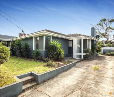 MINUTES TO BEACH | NEAT AND TIDY | LARGE BACK GARDEN - Photo 6