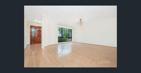 Perfect Family Home - Photo 3