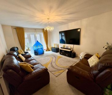 4 bedroom detached house to rent - Photo 3