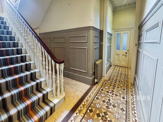 5 bedroom detached to rent Lower Park Road - Photo 1