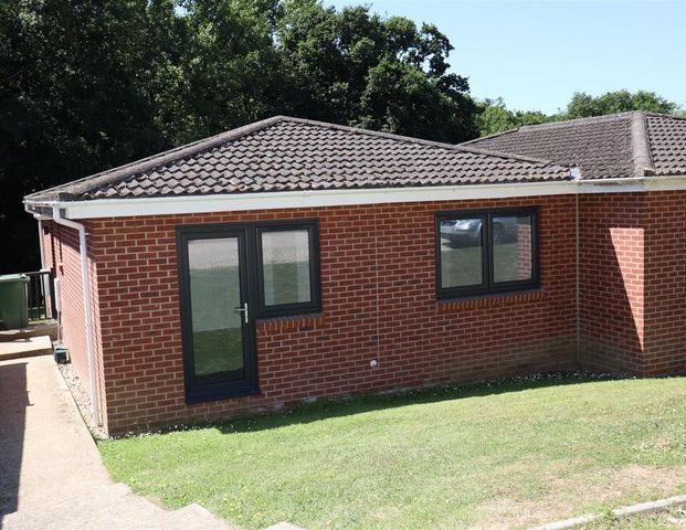 2 bedroom semi-detached bungalow to rent - Photo 1