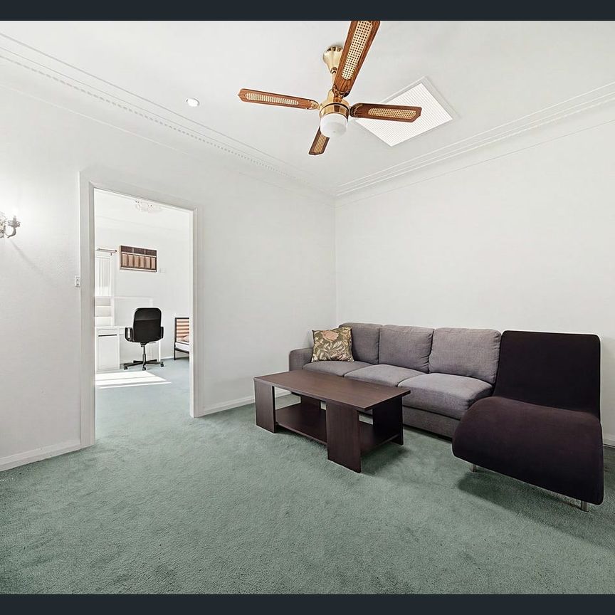 Spacious Family Home in a Quiet Street - Photo 1