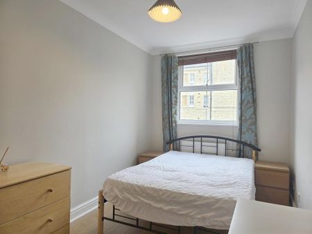 2 bedroom flat to rent - Photo 4