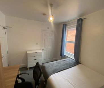 Room in a Shared House, Newcombe Road, SO15 - Photo 5