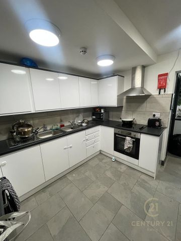 1 bedroom in a house share to rent - Photo 4