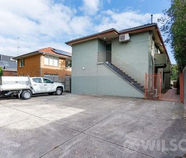 Conveniently Located Single Bedroom apartment in St Kilda East - Photo 1