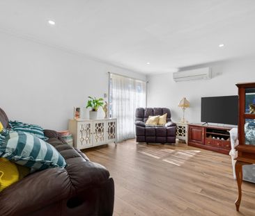 Spacious Family Home with Practical Floorplan & Expansive Yards - Photo 2