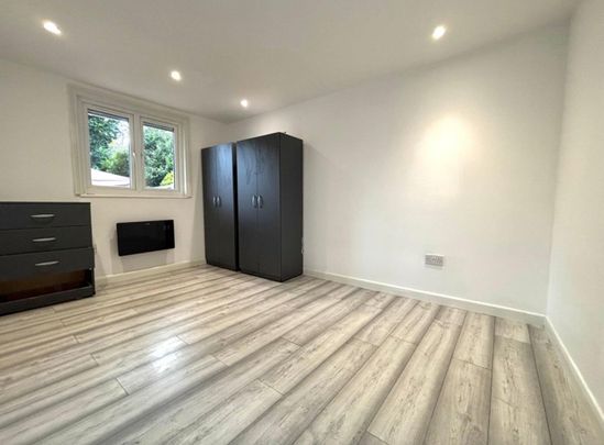 1 Bed Flat, Culverley Road, SE6 - Photo 1