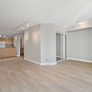 361 Front St W Entertainment district + den parking included - Photo 2