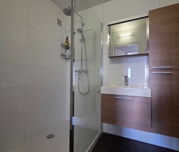 Volledig gerenoveerd tweeslaapkamer appartement inclusief garagebox... - Foto 6