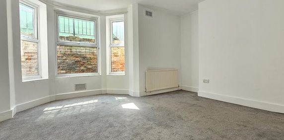 Flat 1, 44 Old Station Road, Newmarket - Photo 2
