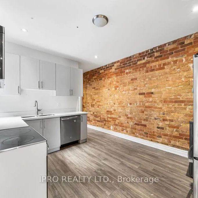 Condo Townhouse For Lease | W9256696 - Photo 1