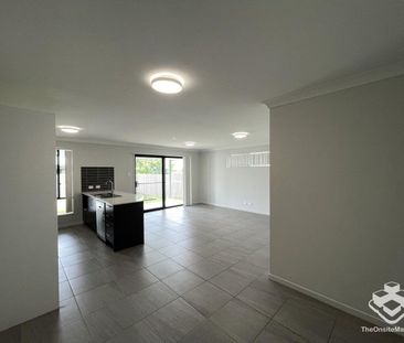 3 Bedroom Modern Home - Photo 3