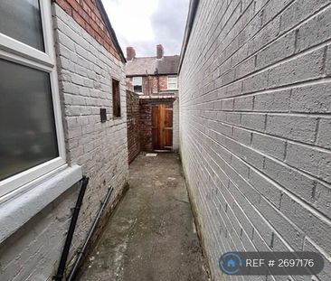 2 bedroom terraced house to rent - Photo 2