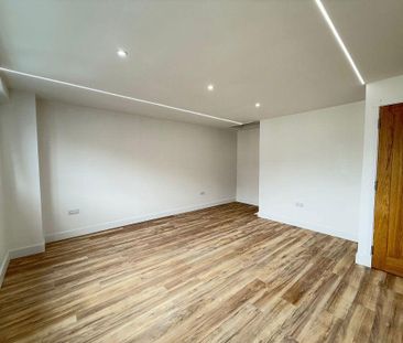 2 bedroom maisonette to rent - Photo 2