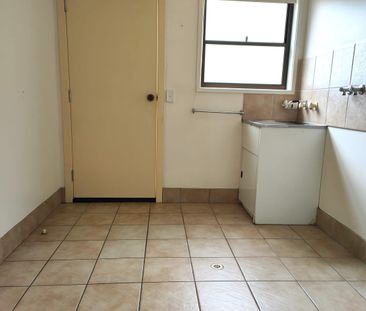 Family home in River Downs, Helensvale - Photo 4