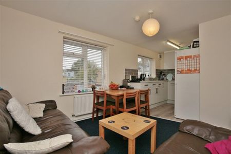 3 bedroom apartment to rent - Photo 2