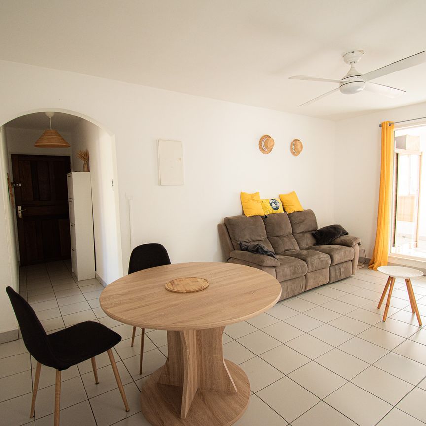 Location Appartement 4 pièces 82m² ST DENIS 97400 - Photo 1