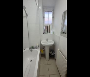 Room in a Shared Flat, Shadwell Gardens, E1 - Photo 4
