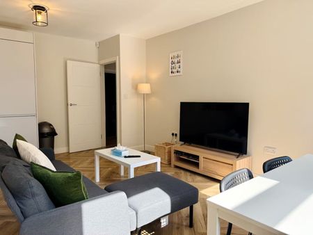 2 Bed Flat, Sun Lane, SE3 - Photo 2